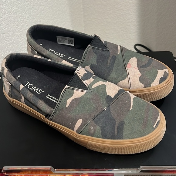 Boys/men’s Tom’s slip one size 7.5 - Picture 2 of 5